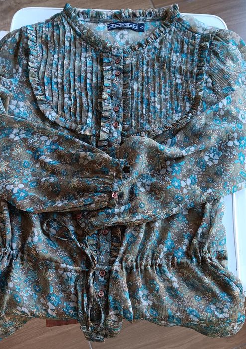 2 blusas de senhora, tamanho M.