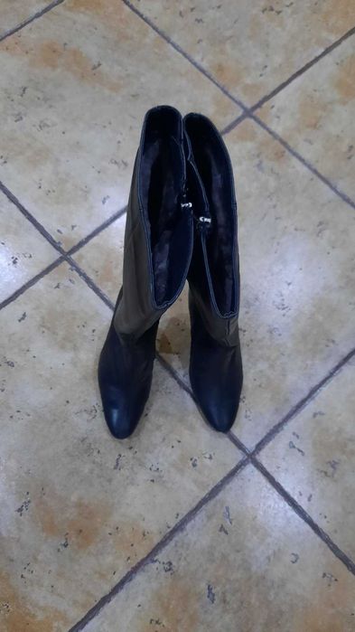 Зимові жіночі чоботи шкіряні 38р.