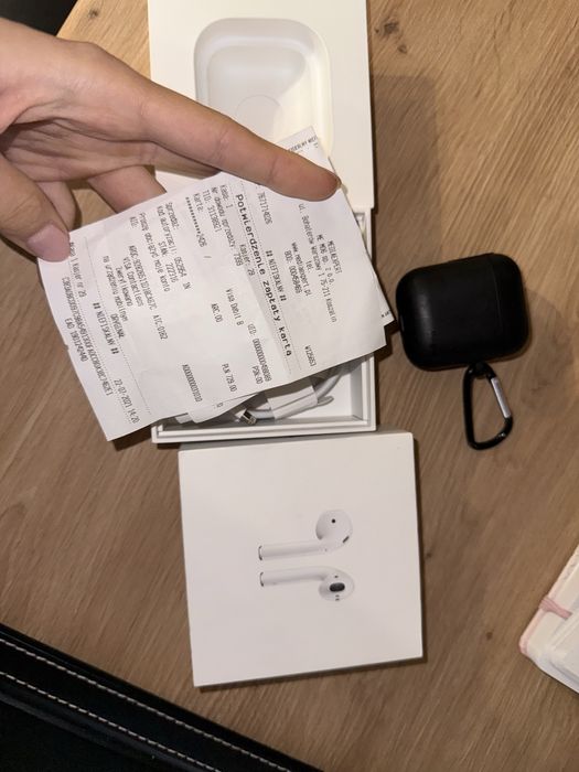 Apple AirPods 2. generacji (A2031) ładujące się etui oryginalne