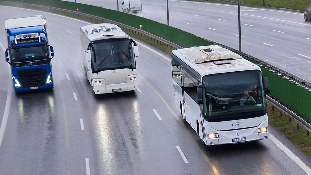Przewóz osób, wynajem autokarów, autobusów i busów