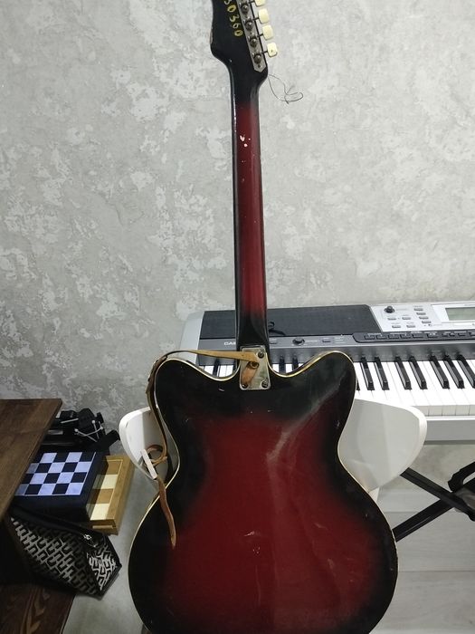 Бас- гітара Урал та Jolana часів СРСР