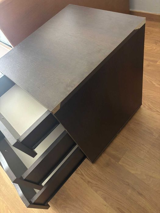 Cómoda com tres gavetas preta