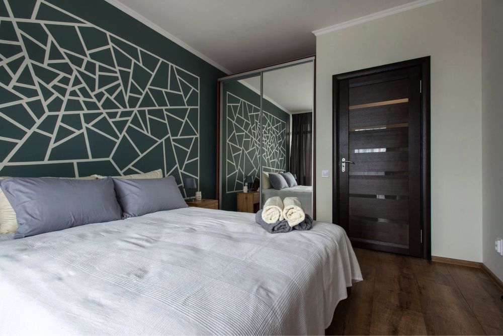 Житло квартира подобово центр новобудова парковка  з балконом АВАЛОН !