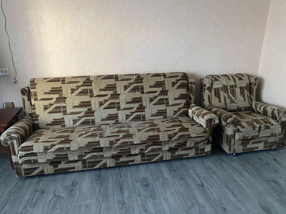 Диван з мʼяким кріслом