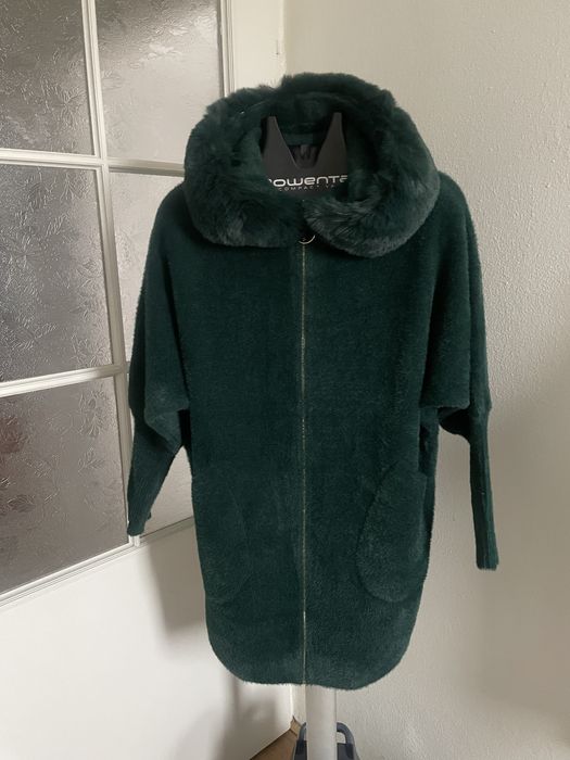 Płaszcz alpaka z kapturem i futerkiem kolory