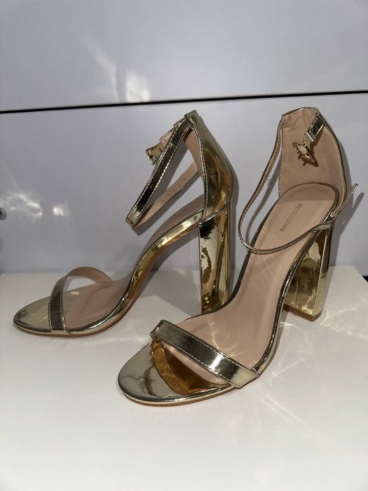 Босоніжки золоті pretty little things 39 розмір