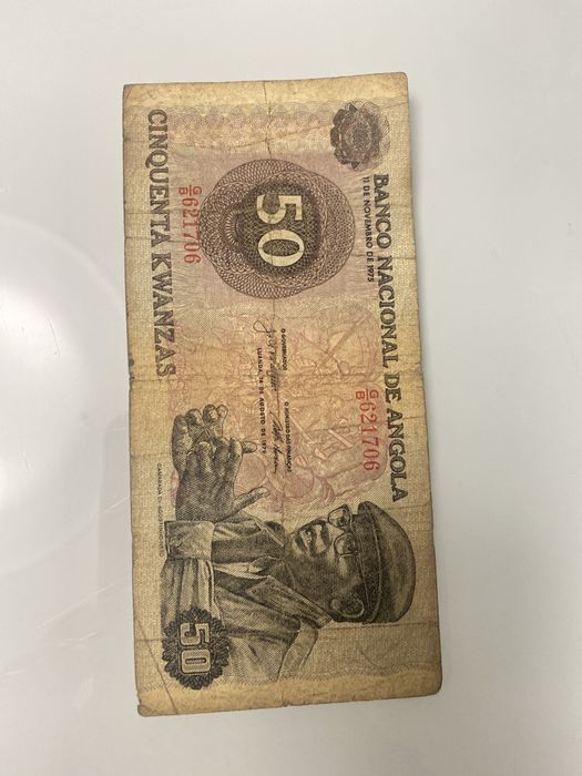 4 notas de kwanzas diferentes