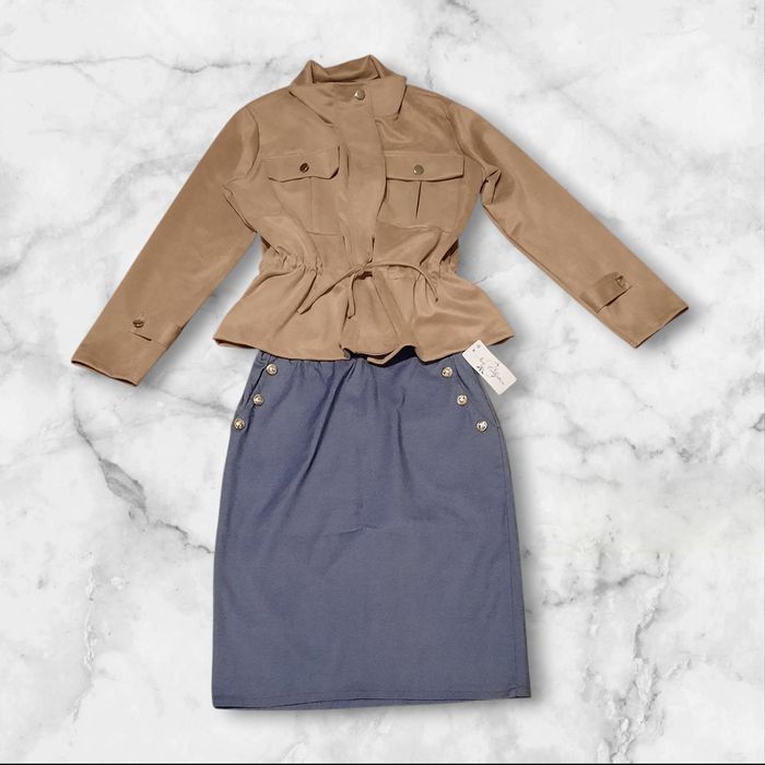 Świetna taliowana zamszowa kurtka na wiosnę w kolorze beżu rozmiar L/X