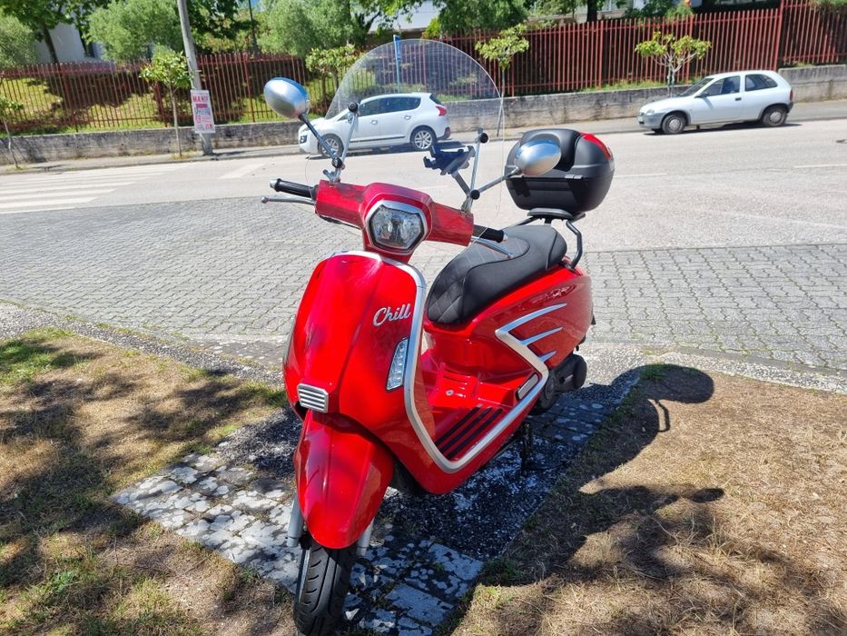 Scooter UM Chill 125 – Estilo, economia e liberdade!