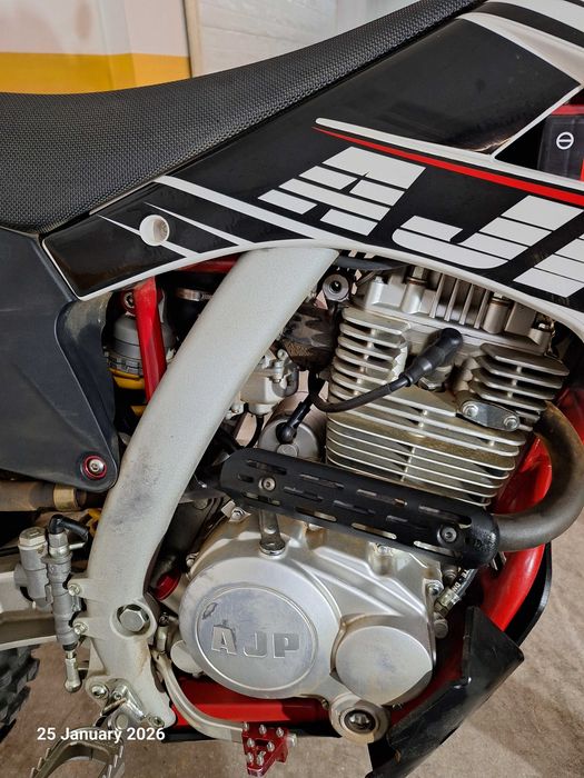 AJP SPR 240, 2024, 1800km, impecável, vários extras