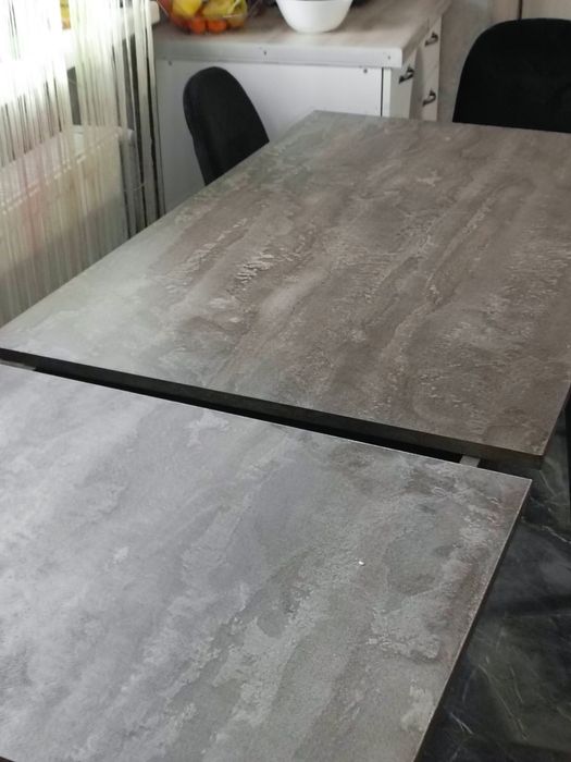 Кухонний стіл з V- подібною ніжкою