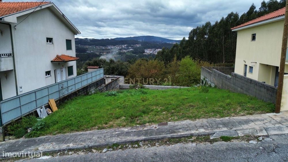 Terreno Urbano com 319 m2 em Fonte Arcada