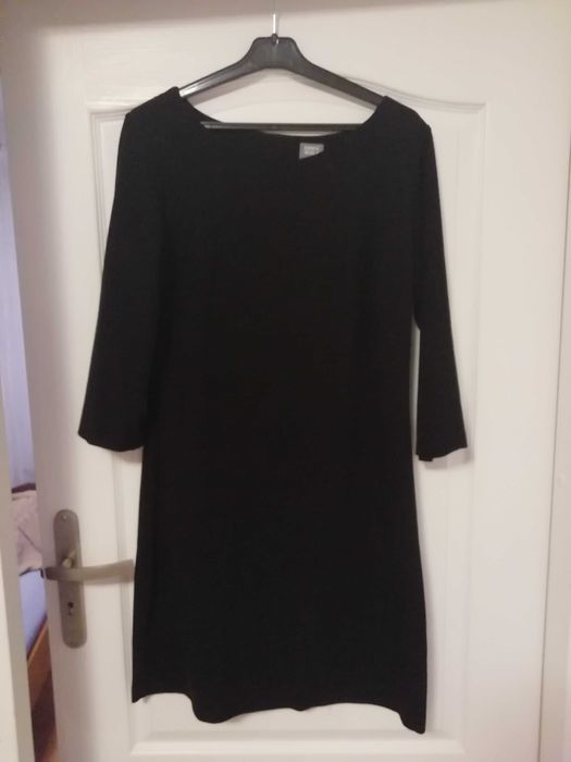 Sukienka Grey Wolf czarna z rękawy 3/4, koronkowe plecy r. 40