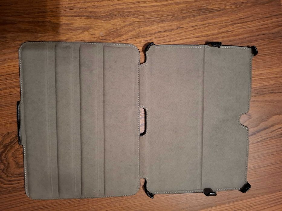 Azuri - skórzane etui na tablet 9,7-10,5 cala.