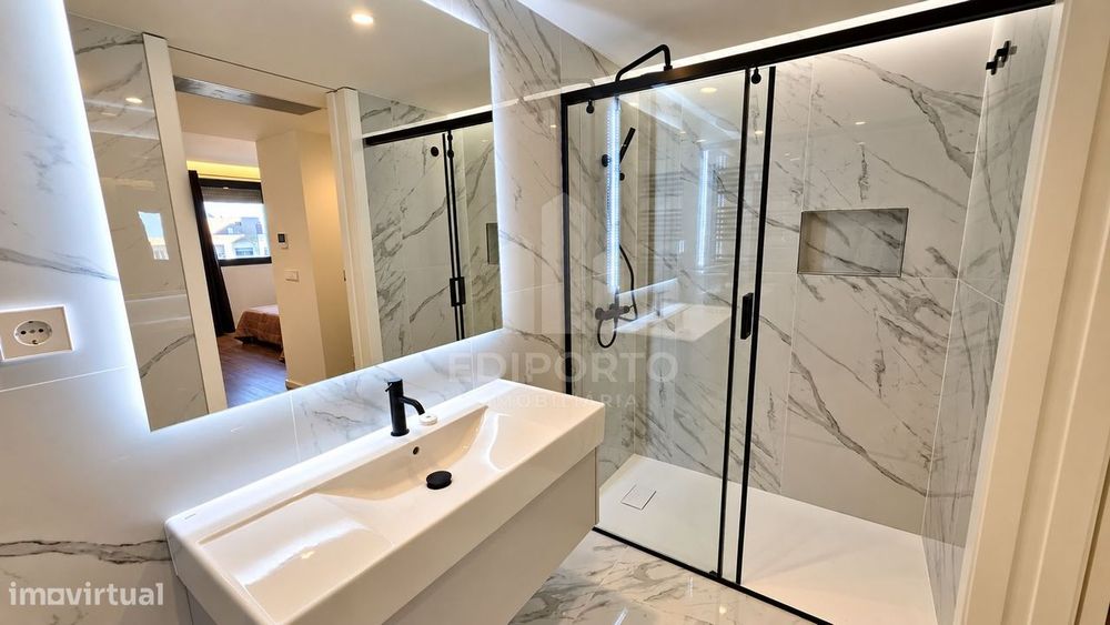 Apartamento T2 Novo mobilado com Varanda e Garagem em frente ao metro