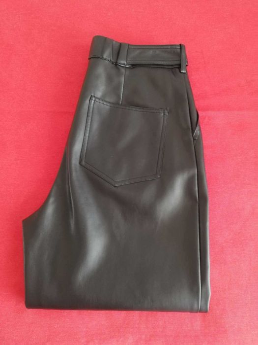 Calça preta, tamanho 40, Benetton