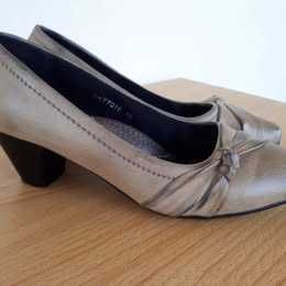 Sapatos em pele, tamanho 36