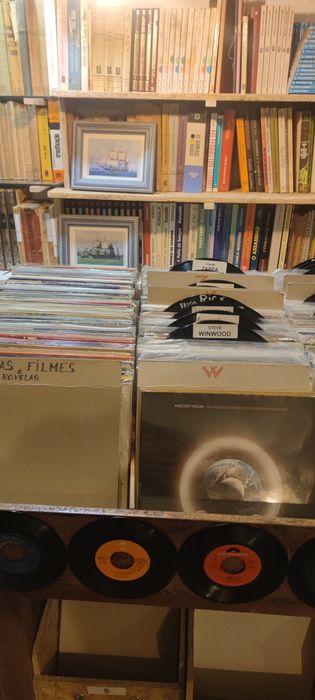 Expositor para discos vinil +- 800 unidades