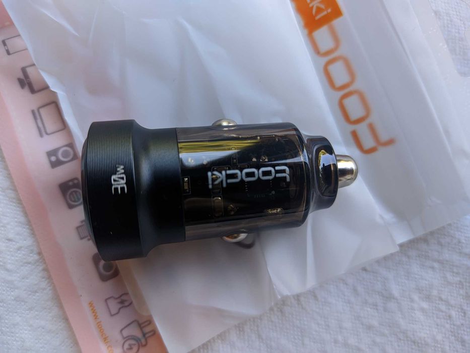 Автомобільний зарядний пристрій 30W  швидка зарядка на 2 USB