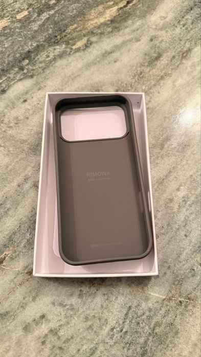 Capa RIMOWA – iPhone 17 Pro Max – Preta – Nova