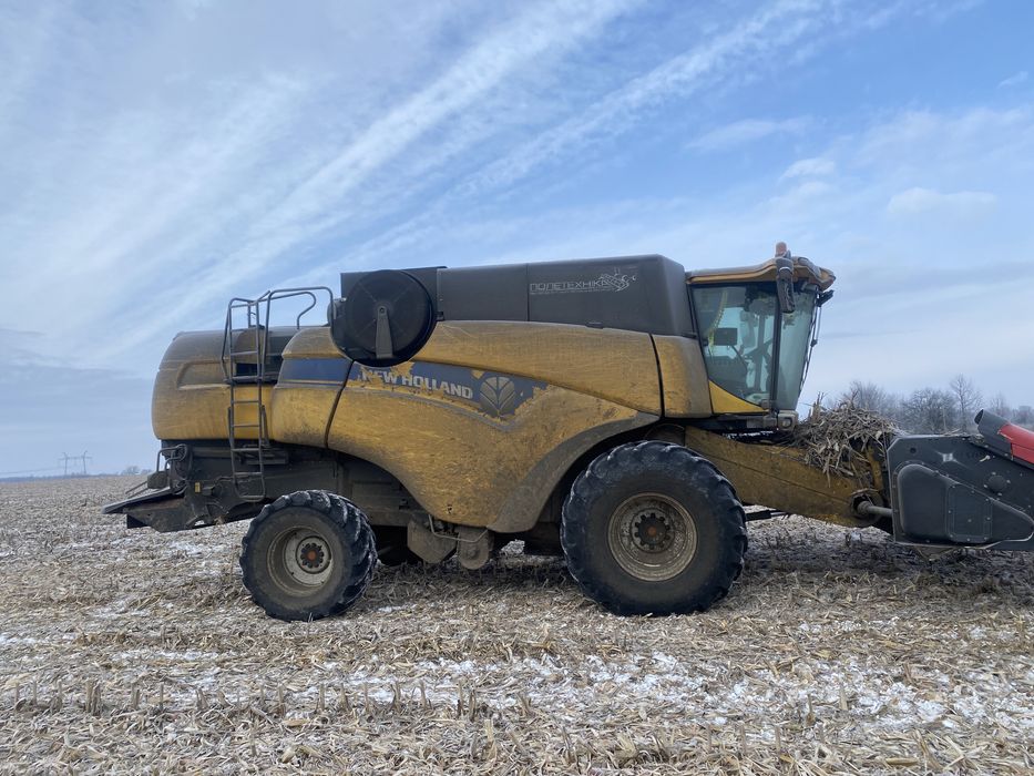 Комбайн New Holland CX 8080. Ню Холанд 8080. Комбайн.