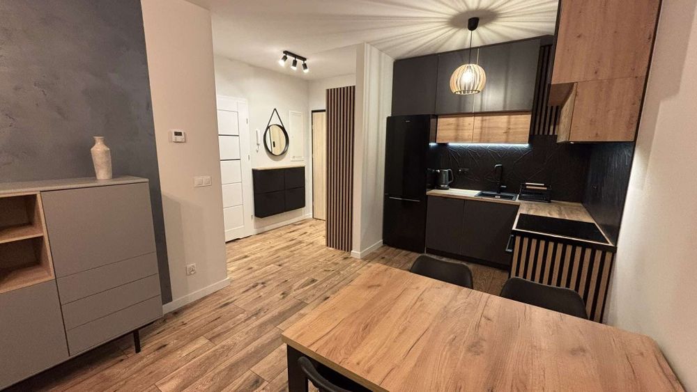 Nowe 2 pokojowe, garaż i klimatyzacja w centrum Redy