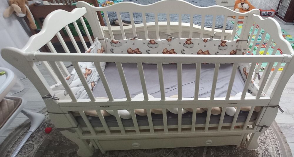 Ліжечко дитяче...