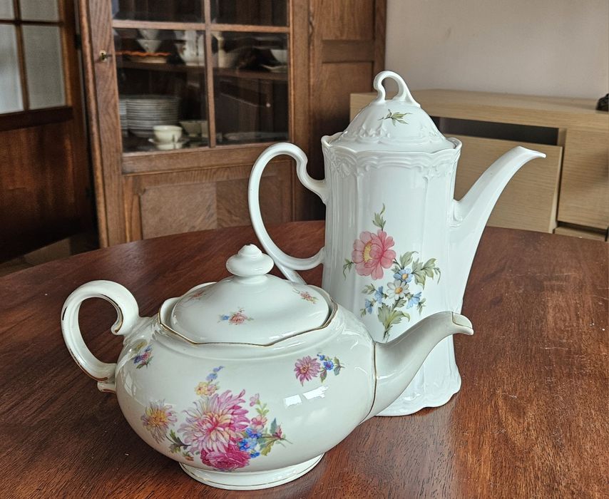 Dzbanki z niemieckiej porcelany