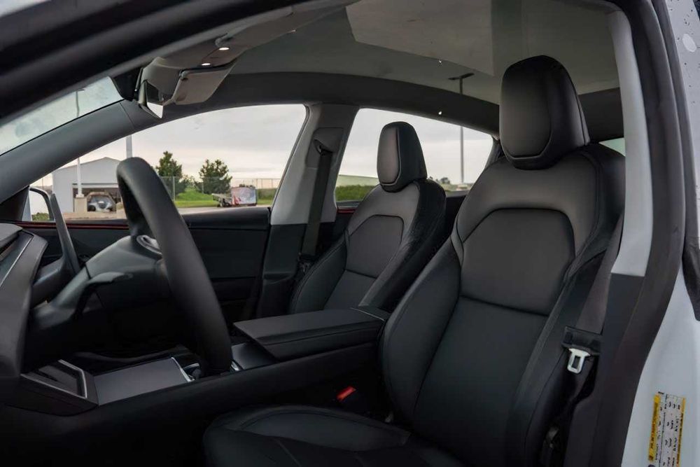 Tesla Model Y Long Range      2026