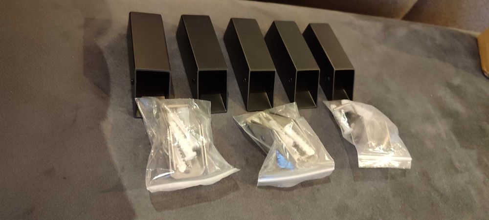 5 Wall-Mounted Hooks64738228538369122