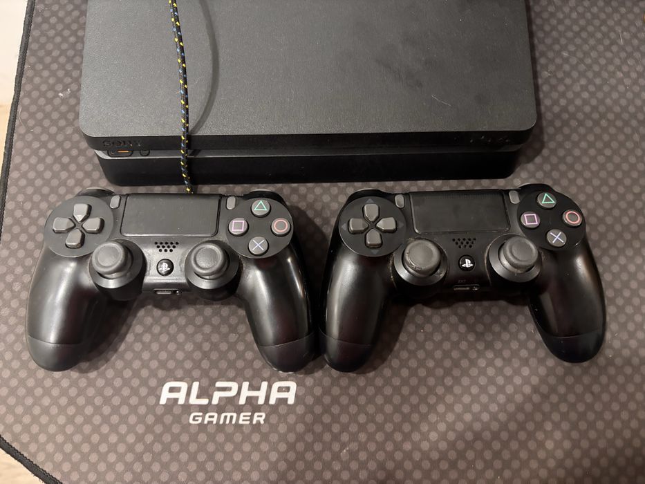 Playstation 4 com 2 comandos +teclado e rato