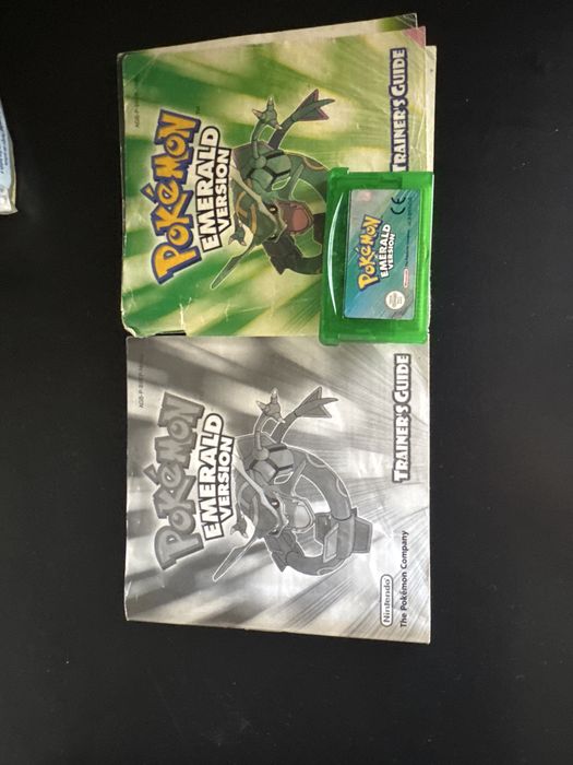Pokémon Emerald-Game Boy Advance + 2 Manuais Originais