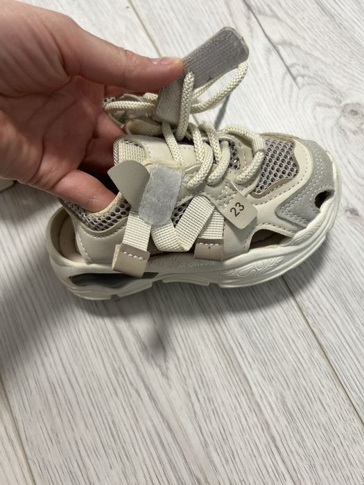 Літні кросівки сіточка з дірками