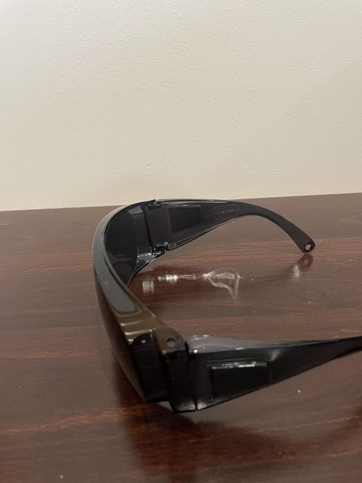 Óculos de sol futuristas