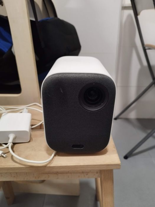 Xiaomi Mi Smart Compact Projector 120" – Como Novo