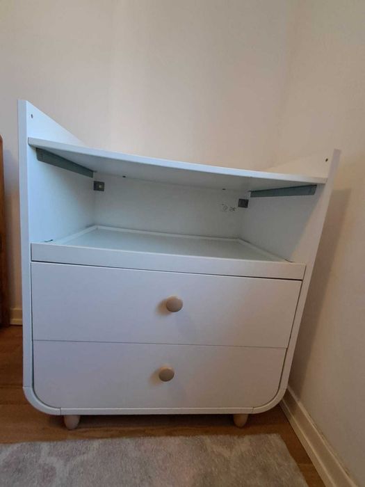 Vendo muda fraldas MYLLRA- IKEA (trocador com gavetas)