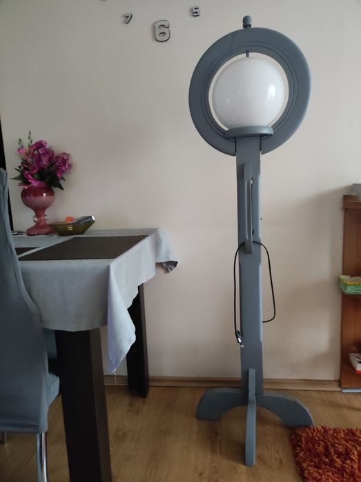 Lampa podłogowa drewniana