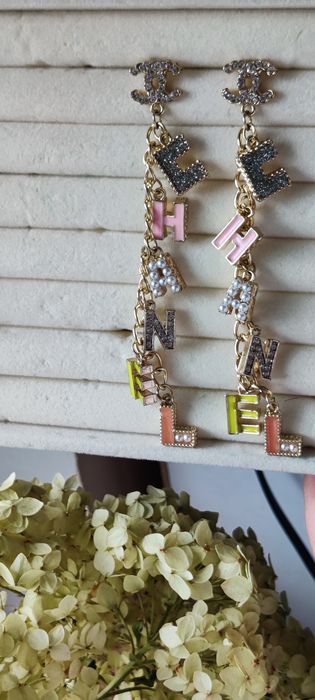 Kolczyki długie napis Chanel