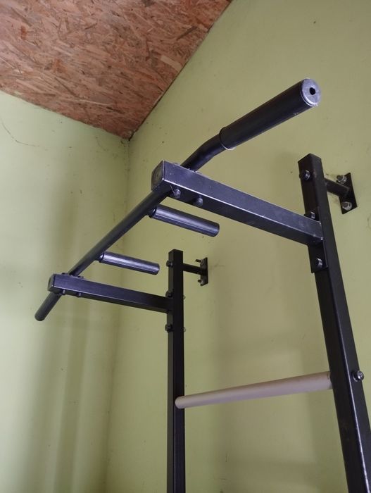 Шведская стенка, турник.