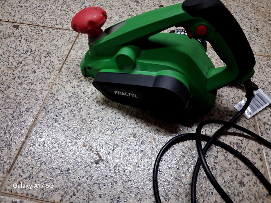 Vendo plaina de madeira