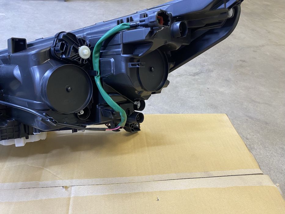 Nissan Leaf-2/21-25р Фара R/Решітка Original