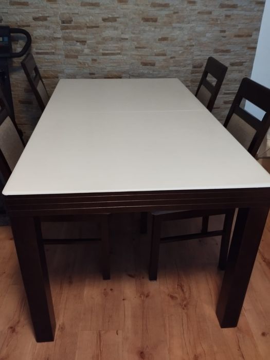 Sprzedam stół z krzesłami