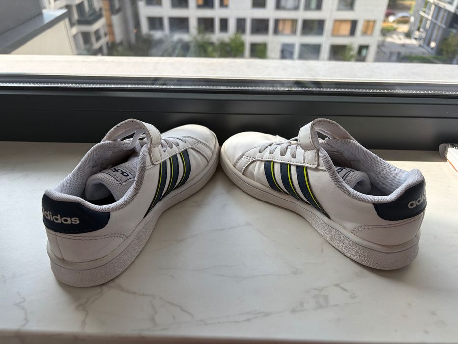 Кросівки adidas, 30