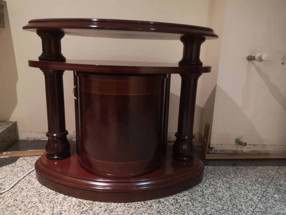 Movel TV BAR apoiado sobre rodas