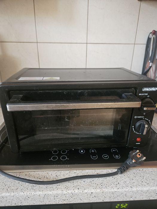 Piekarnik, grill firmy Mesko.