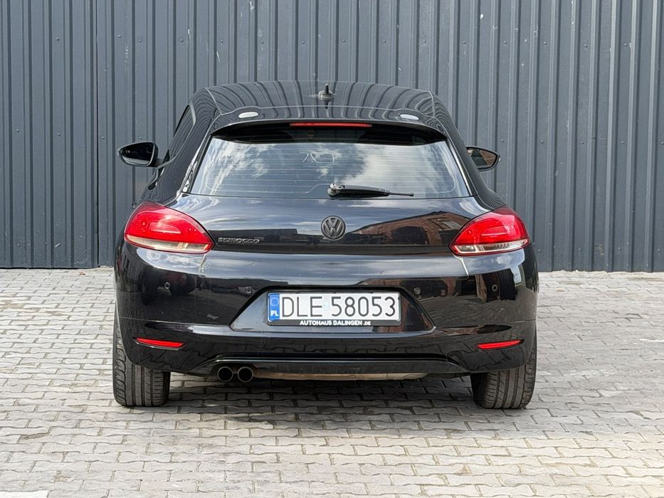 Sprzedam Volkswagena Scirocco z 2011 roku.