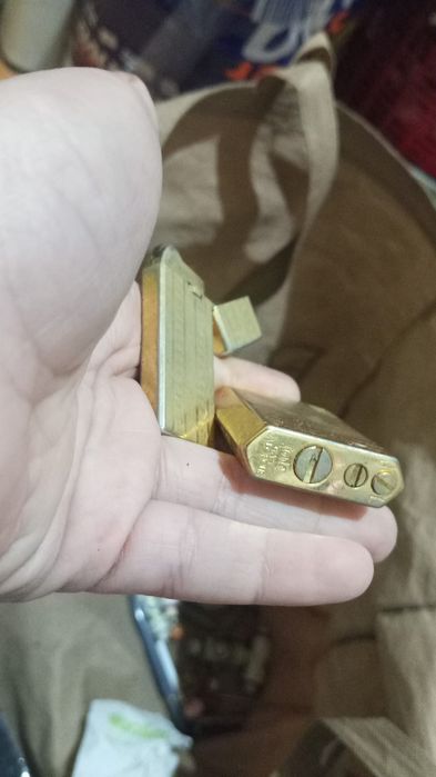 Dois isqueiros não sei se funciona sem gás