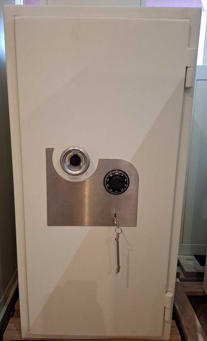 Sejf kasa pancerna Konsmetal KP 100, II klasa odporności na włamanie