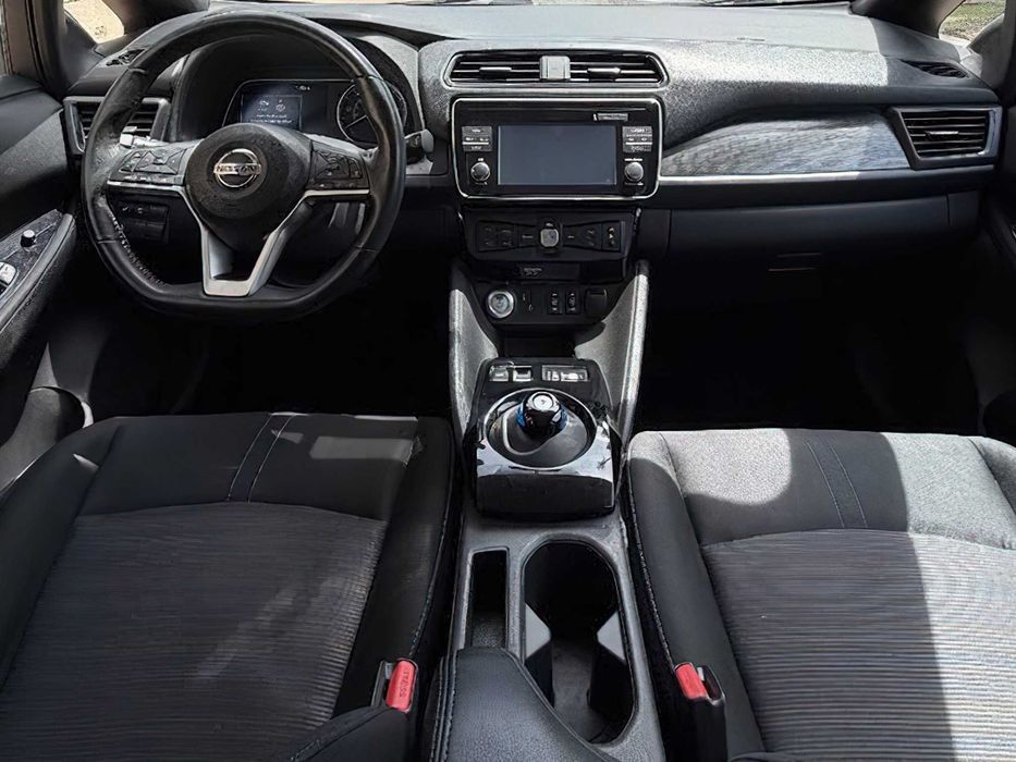 Nissan LEAF SL      2018