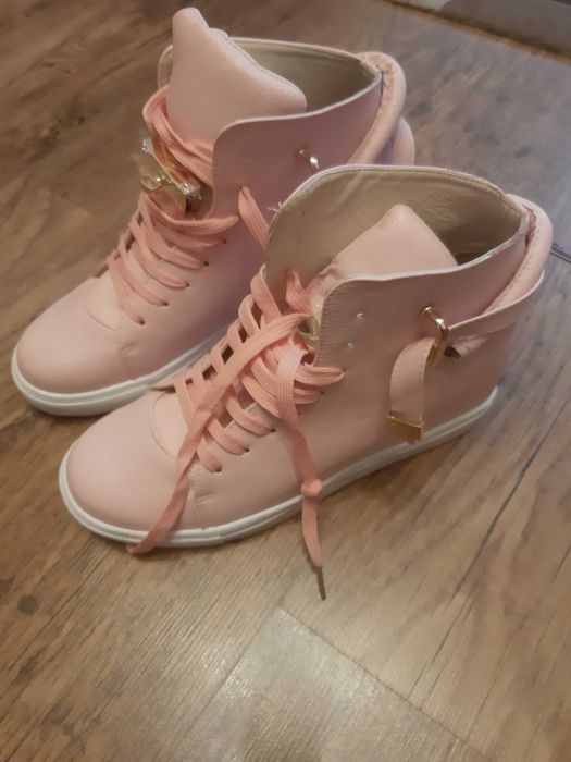 Buty  rozmiar 41 nowe